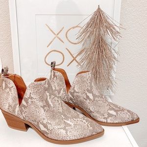 Size 8 Snake Skin Booties